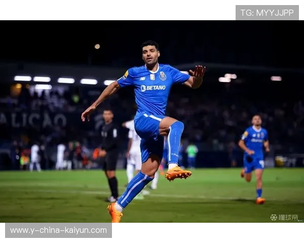 国米阿瑙托维奇禁区背身接球转身怒射全场震惊